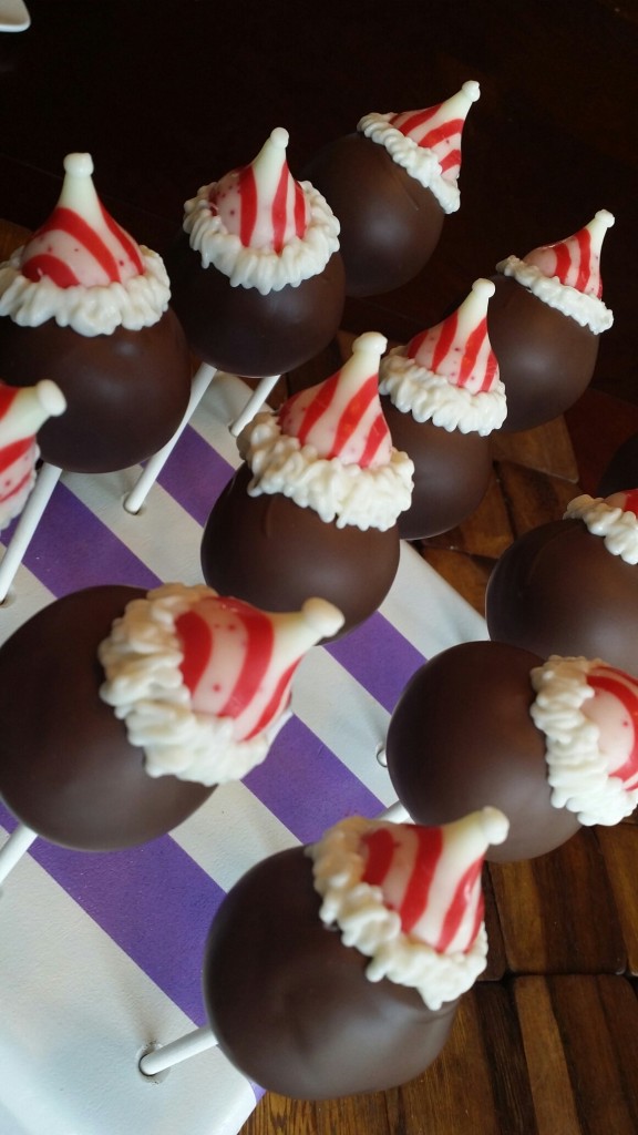 Easy Santa Hats - Heavenly Cake Pops