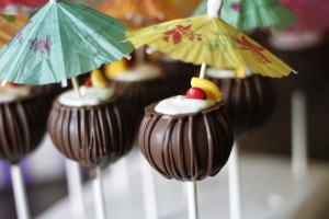 Pina Colada Cake Pops HCP Easy Roller23