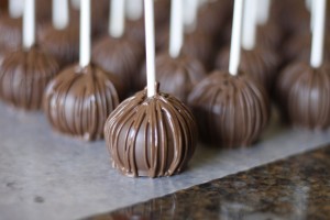 Pina Colada Cake Pops HCP Easy Roller8-1